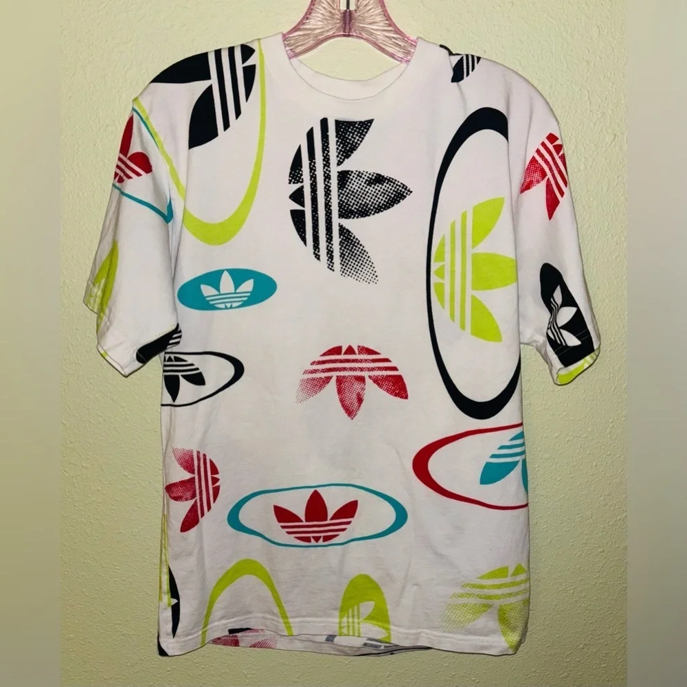 adidas All Over Print Logo Cream Short Sleeve Crew Neck T-Shirt Size Small - Picture 4 of 6